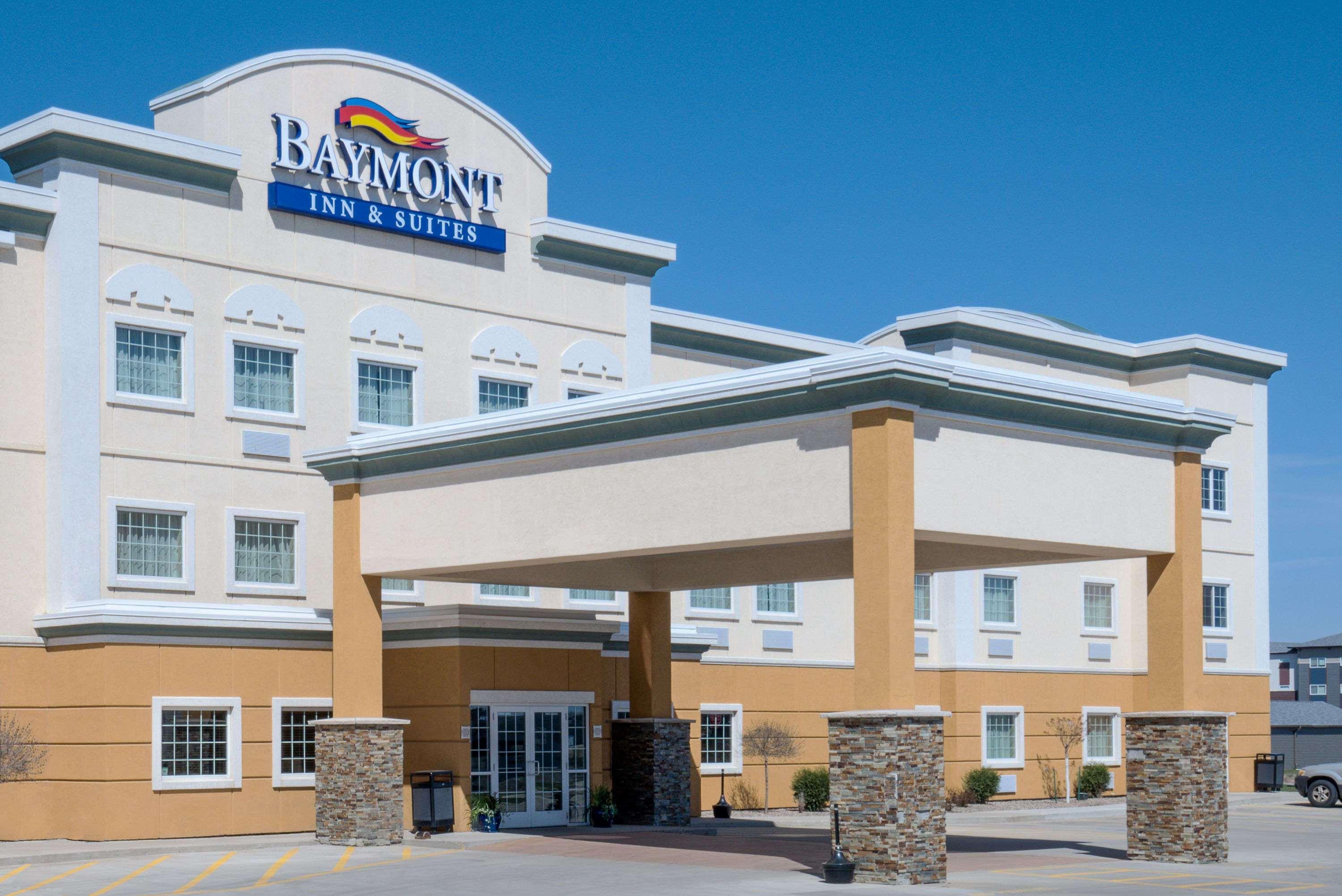 Baymont By Wyndham Minot Hotel Bagian luar foto