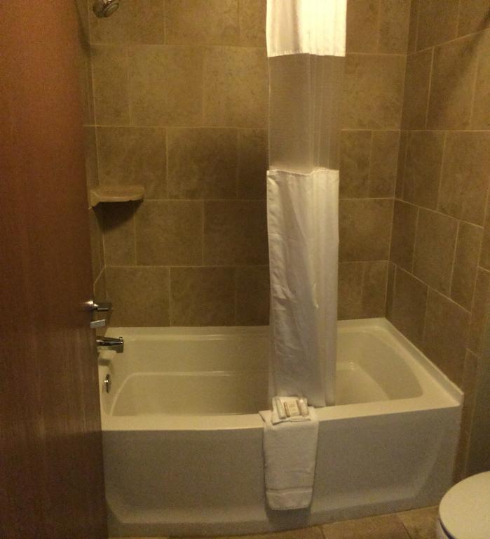 Baymont By Wyndham Minot Hotel Bagian luar foto